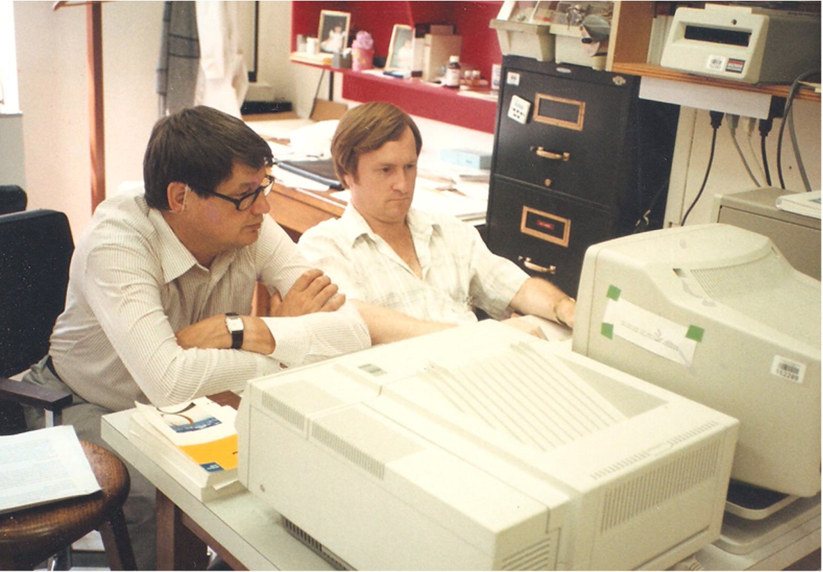 Jyrki Kauppinen (on the left) and Douglas Moffatt (on the right) in action (personal photograph). (Colors are visible in the online version of the article; http://dx.doi.org/10.3233/BSI-150118.)