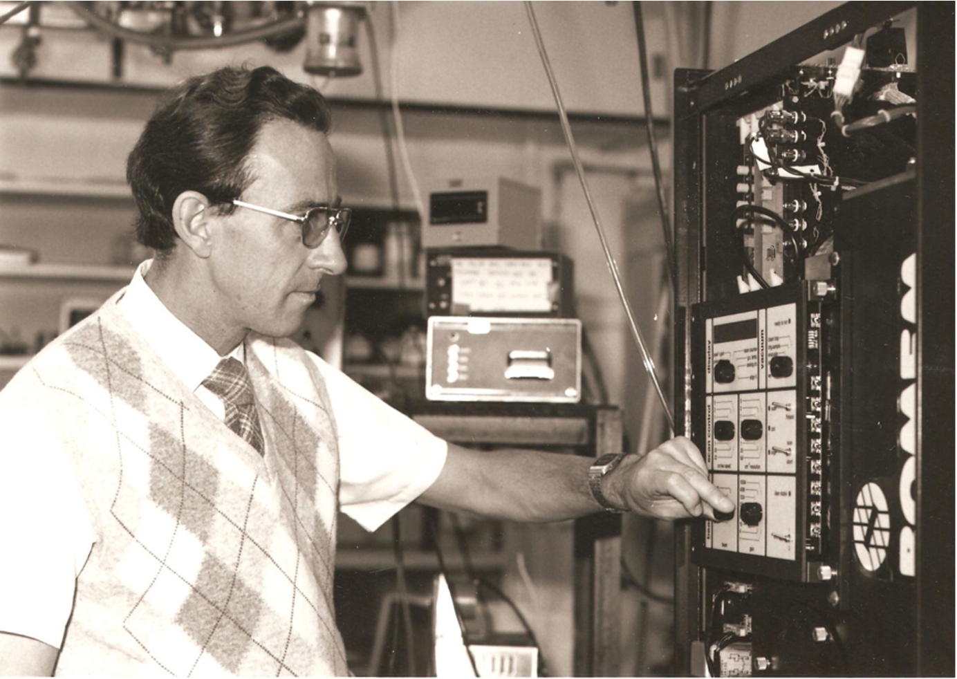 Photograph of Henry Mantsch next to a FTIR spectrometer (photograph kindly provided by Henry Mantsch).