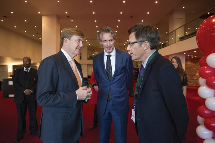 Patrik Brundin engaged in a lively discussion with King William-Alexander of the Netherlands (2014, Utrecht, the Netherlands). Bas Bloem is also present in this photo.