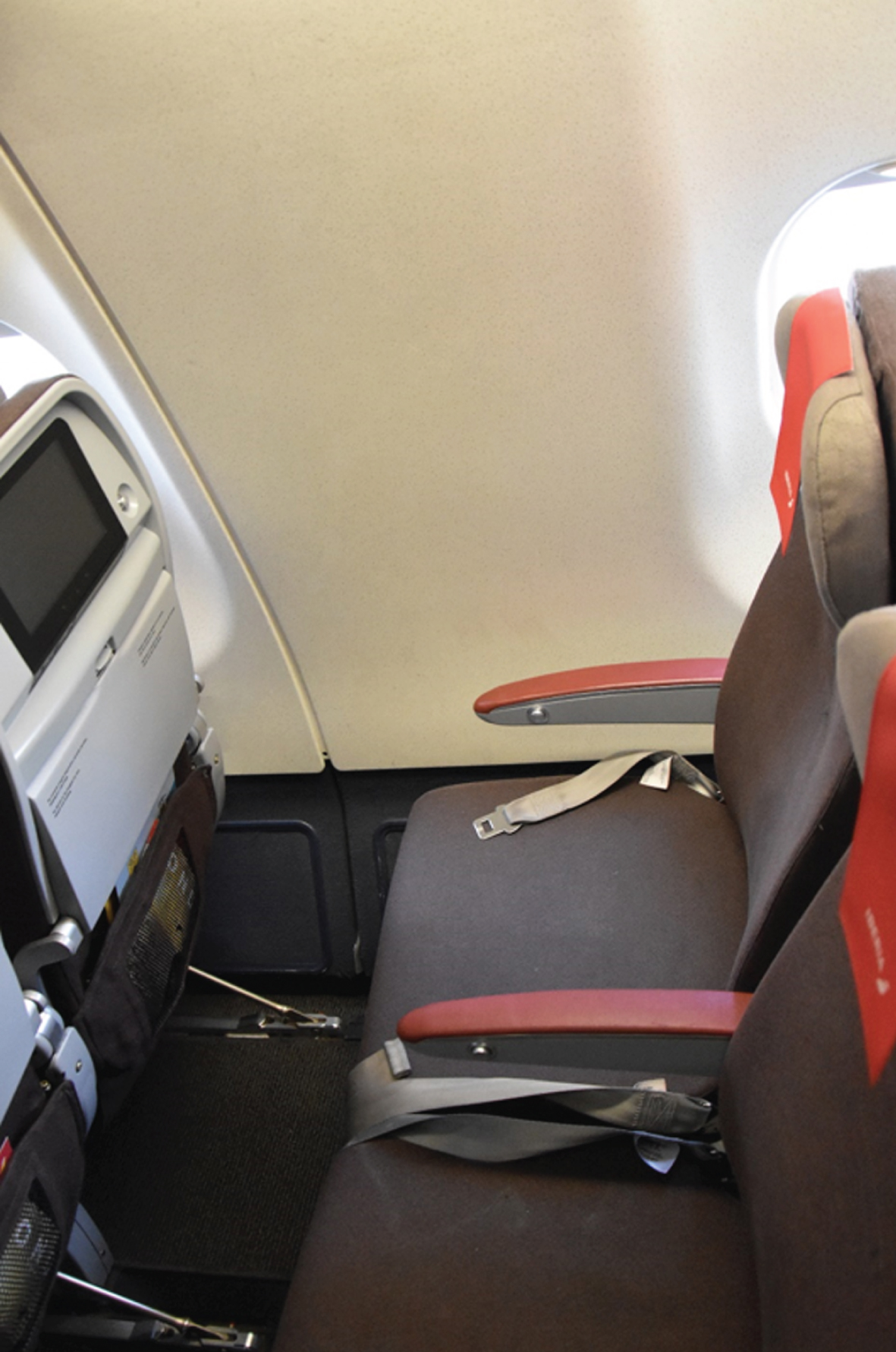 Example of economy class seat in an Airbus A340.