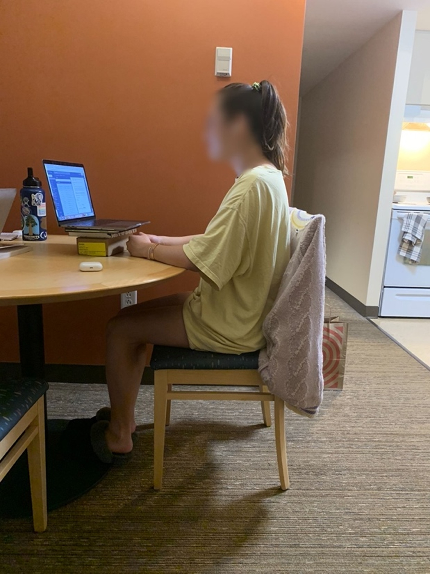 Chair without lumbar support. An example of a participant who made an improvement by raising her laptop and an ineffective change by selecting a different chair without lumbar support.
